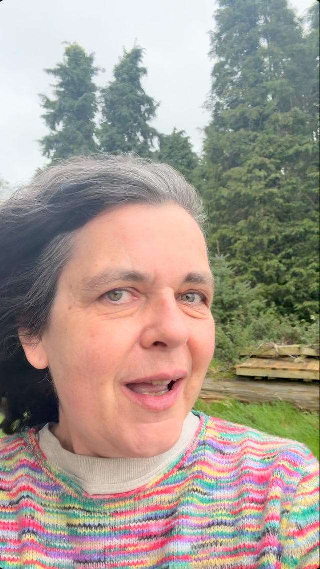Mandy Topping saying Dè Tha Dol?, filmed in Northern Ireland.